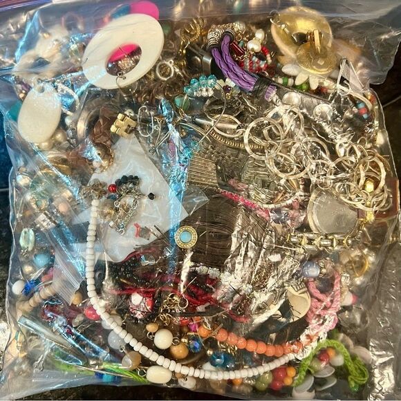 3 LB Jewelry Mystery Box | Vintage, DIY, Scrap, Repair, Craft, Junk Drawer Lot - Picture 4 of 7